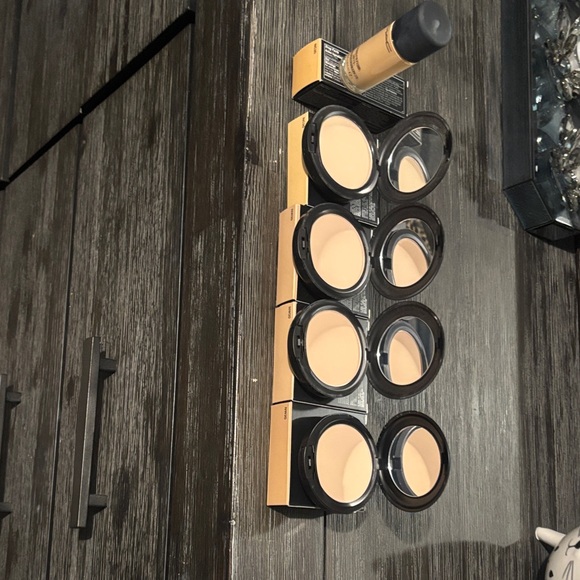 MAC Studio Fix Powder Plus Foundation NW20 NC20 - Picture 2 of 2